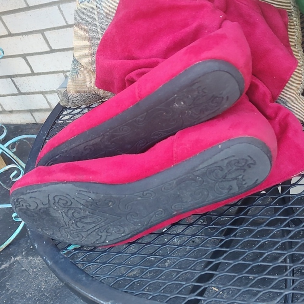 Red Boots - Picture 8 of 10